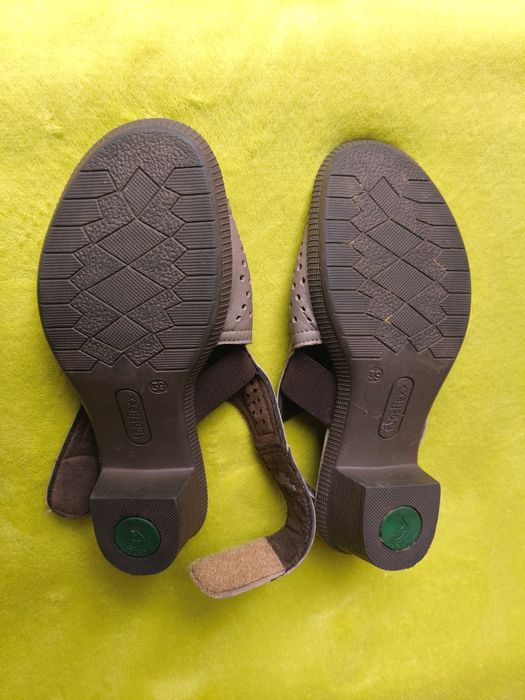 Sandały na szerokim obcasie: FootFlexx- skórzane rozm.39