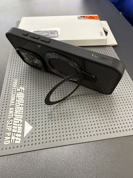 Чохол Spigen на Iphone 15 Pro