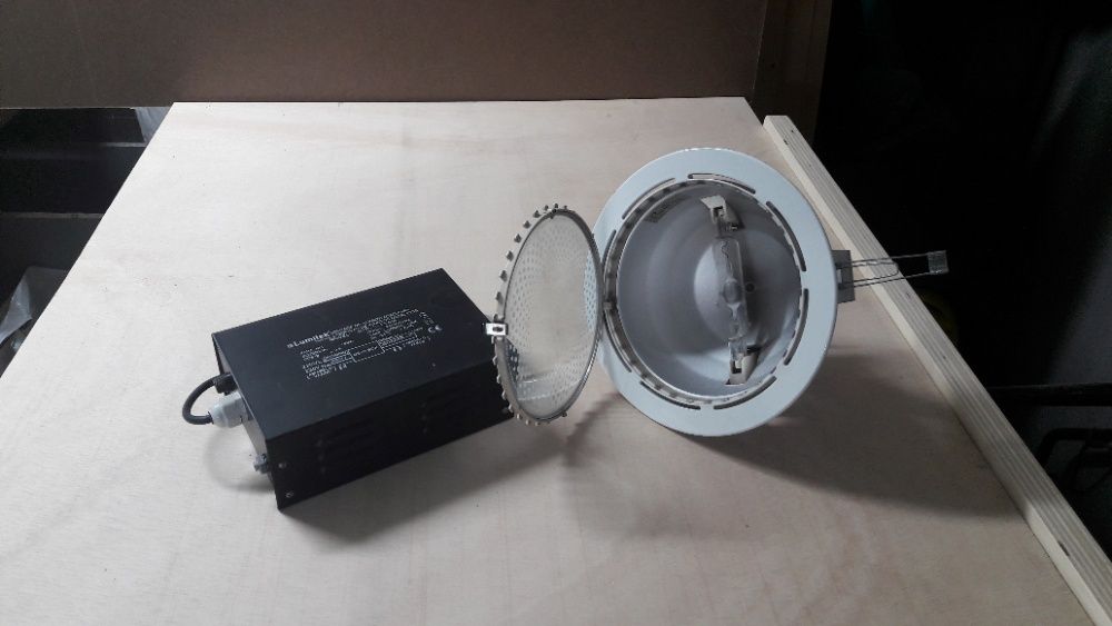 4 Projetores de tecto