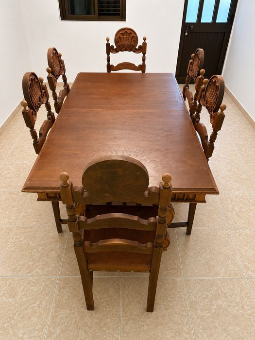 Conjunto mesa extensível e cadeiras