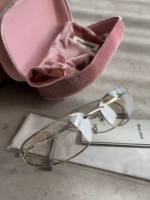 Трендові окуляри MIU MIU