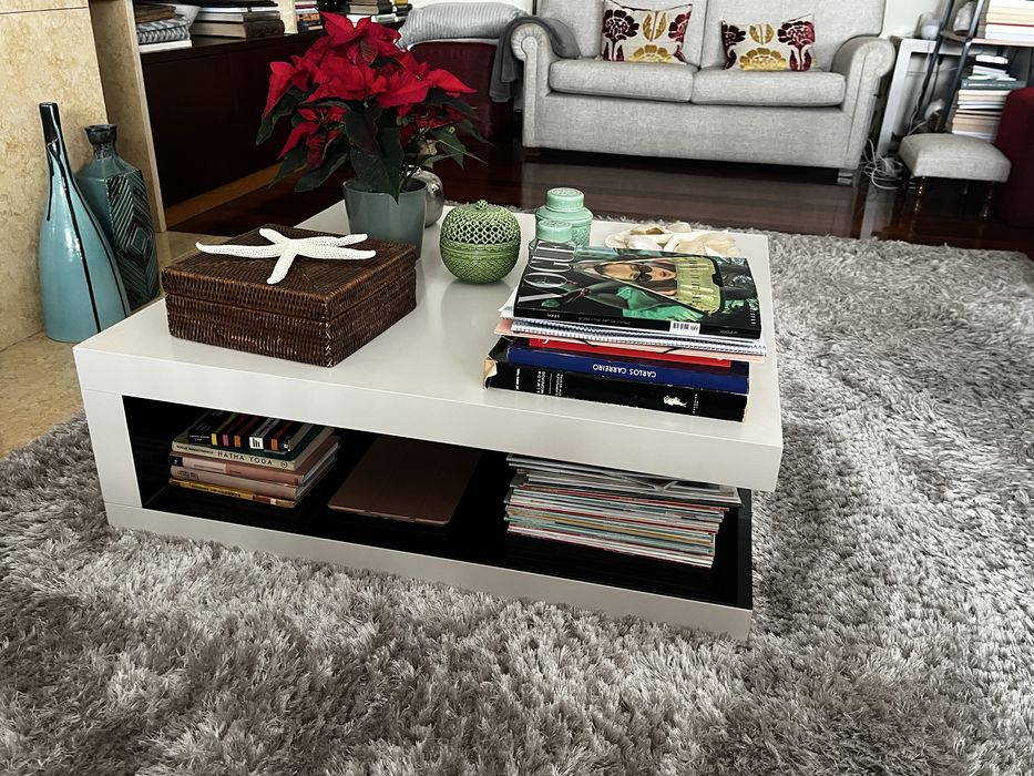 Mesa de centro branca Antarte (madeira maciça lacada)