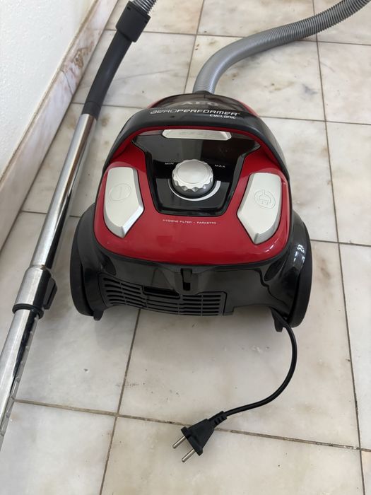 Aspirador AEG com acessórios