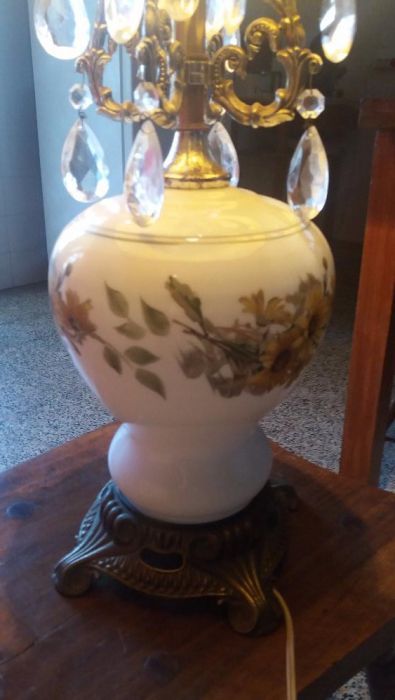 Candeeiro eléctrico com base em metal e porcelana pintada