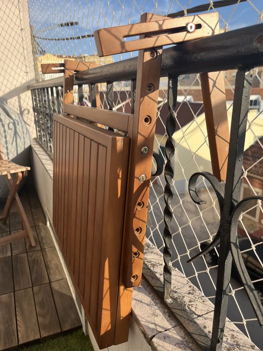 Mesa de Varanda Dobrável em Madeira – Excelente para Espaços Pequenos