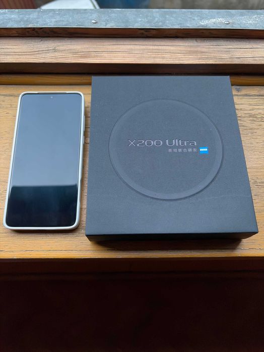 Смартфон Vivo X200 Ultra 12/256GB White