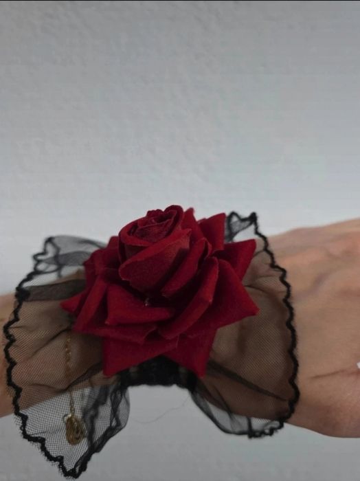 czarne rękawiczki koronkowe tiulowe rękawiczki z różami emo alternativ
