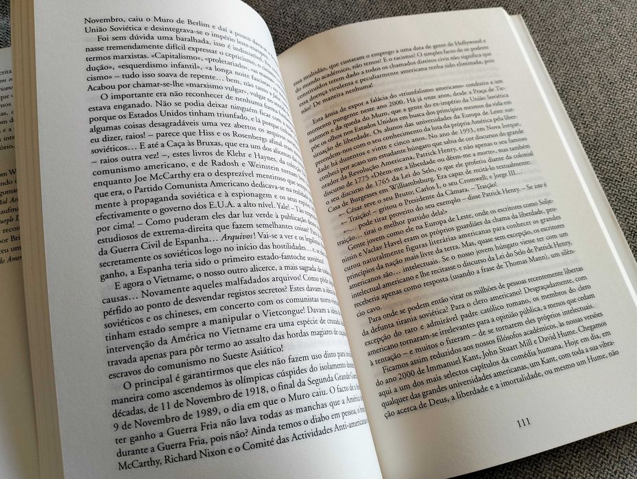 Livro "Hookimg Up - um mundo Amiericado" Tom Wolfe