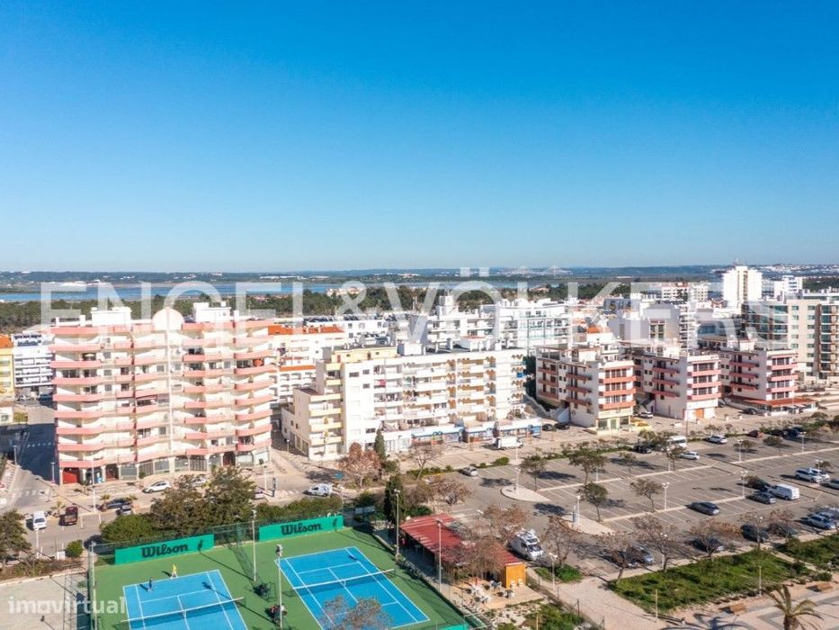 Novo Empreendimento com Piscina em Monte Gordo