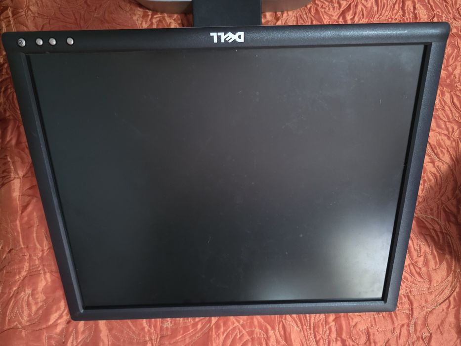 Dois Monitores de 17 e 18 polegadas