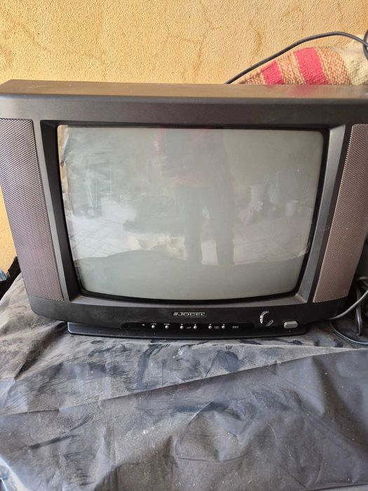 Vendo televisão Jocel
