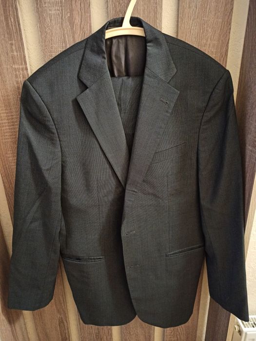 Чоловічі костюми