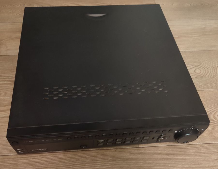 Видеорегистратор HikVision DS-8108HDI-S