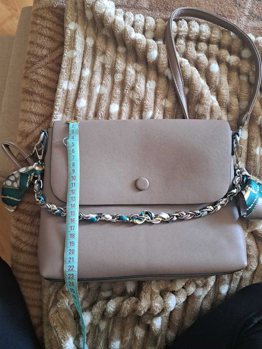 Сумка із шкірозамінника.