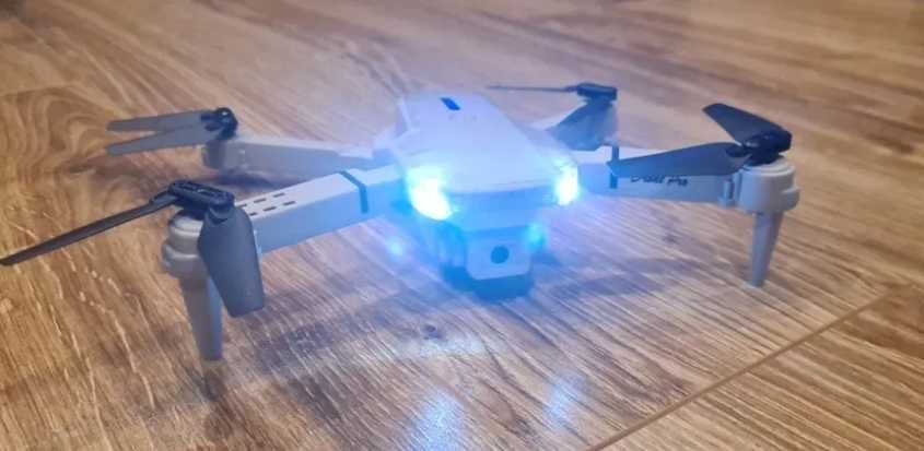 Nowy Dron E88 pro RC WIFI FPV 2 kamery HD 4K Szerokokątne!!
