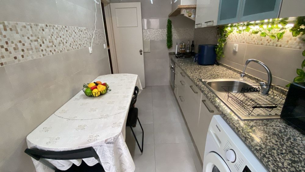 Alugo quarto para solteira