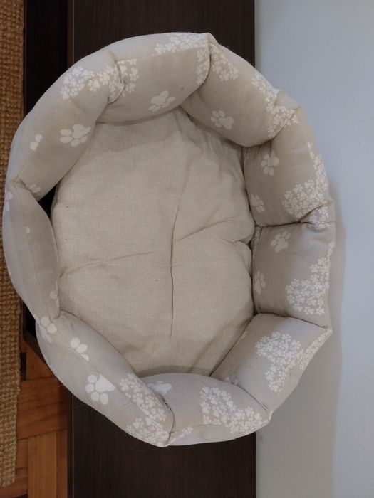 Cama para gatos,  uma com 42cm e 51cm, novas