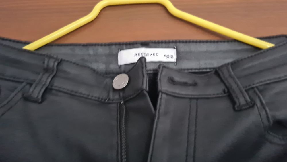 Woskowane spodnie rurki