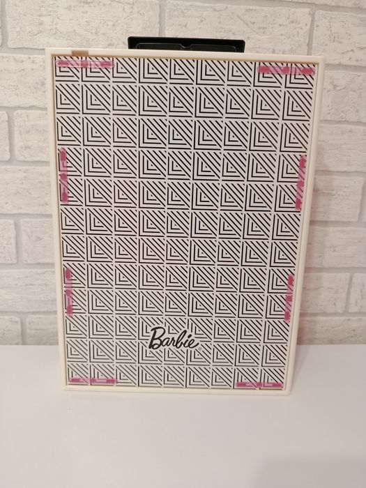 Szafa na ubranka Barbie