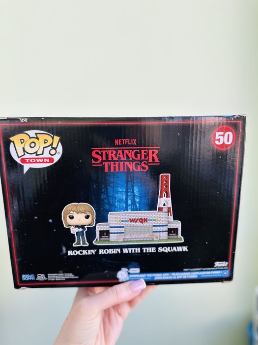 Набір ігрових фігурок FUNKO POP! Town серії "Дивні дива" – РОБІН З РАД