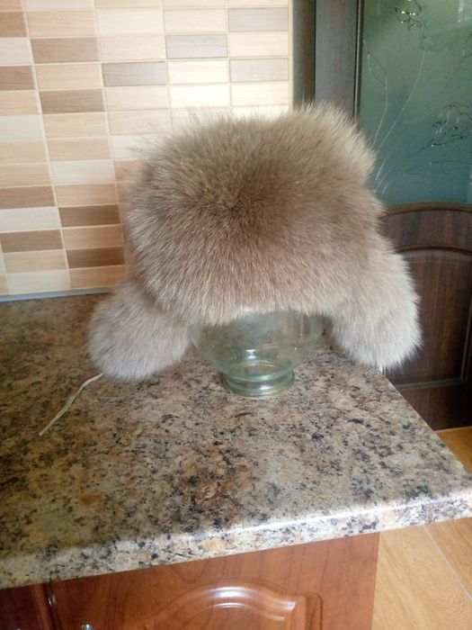 Продам женскую зимнюю шапку