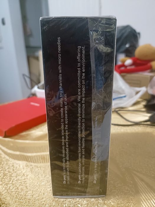 Dr pen przeznaczony do wykonywania zabiegów mezoterapi mikroigłowej
 D