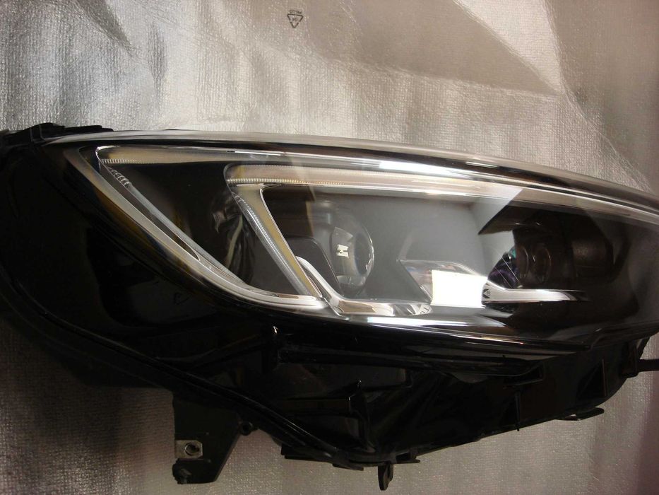 Opel Insignia II B reflektor prawy  Full LED INTELLI LUX EU