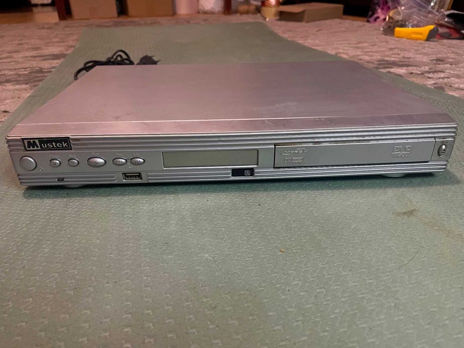 Вінтажний DVD-програвач Mustek V56SM-2N