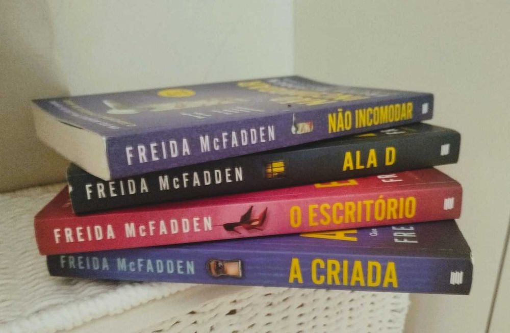 Coleção dos 4 melhores livros da Freida McFadden (Muito Bom Estado)