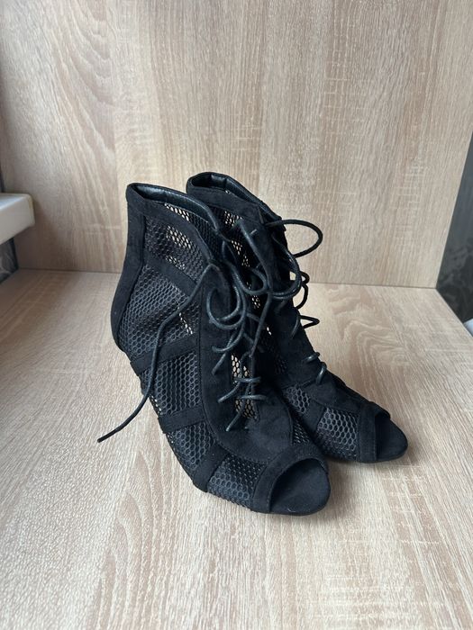 Взуття для heels