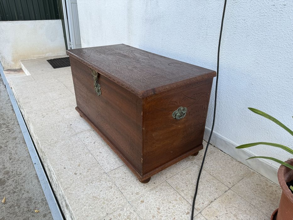 Bau / arca de madeira decorada