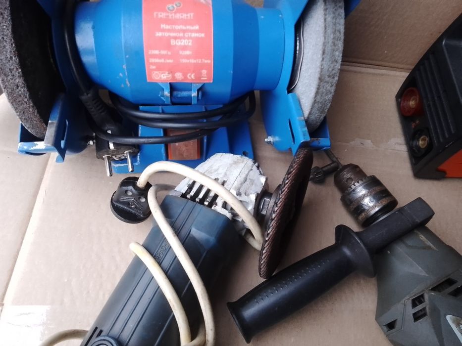 Електро інструмент