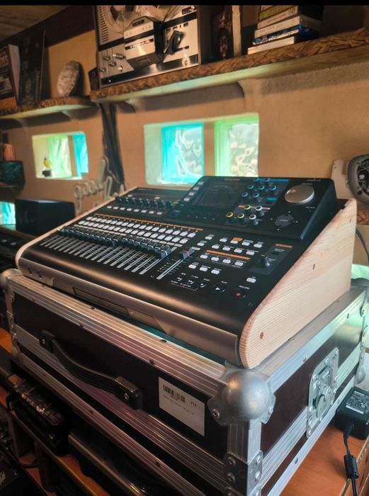 Tascam DP24 SD/MIDI +flight case