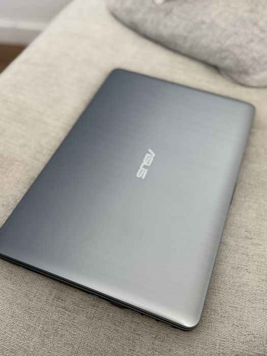 Laptop Asus R541N