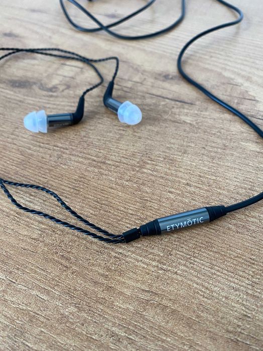 ER4 xr extended bass response in ear