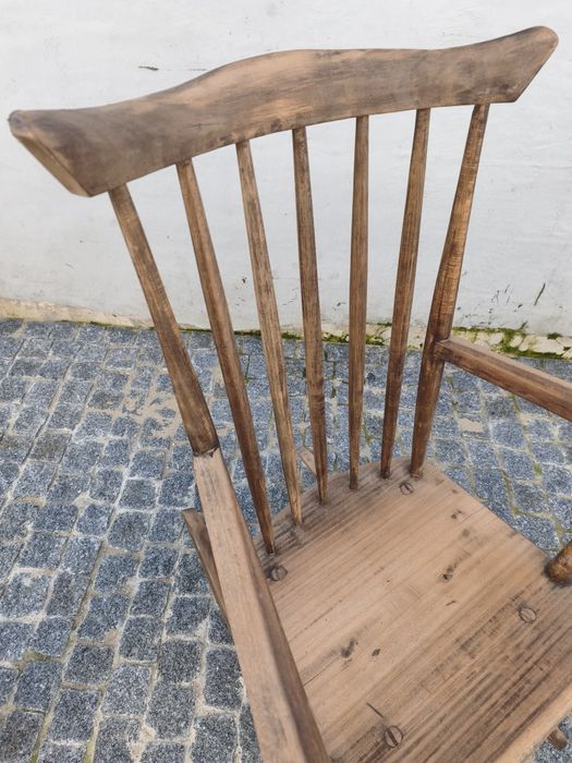 Cadeira de Baloiço Vintage em Madeira Maciça