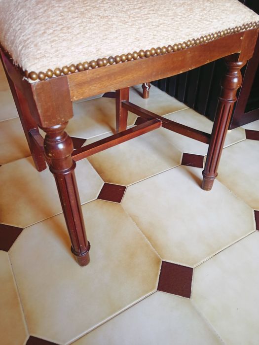 Mesa de sala de jantar com tampo de vidro