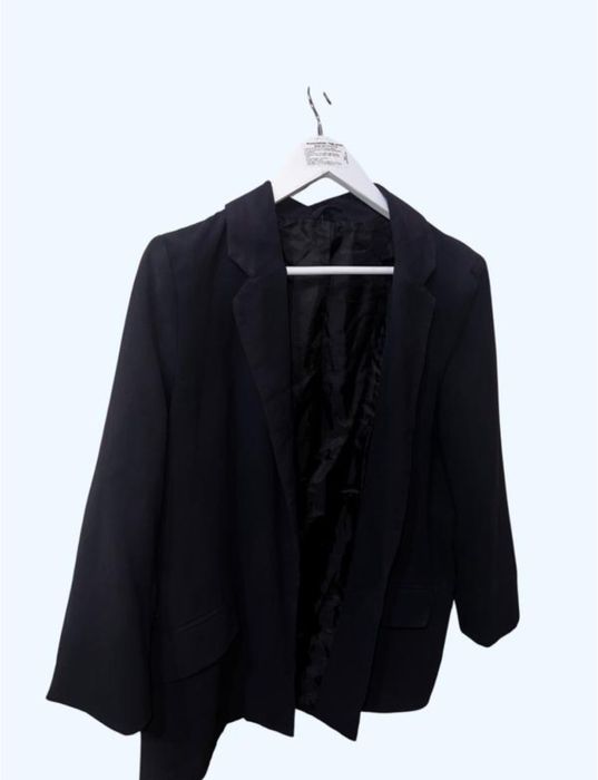 Класичний жіночий піджак може бути як оверсайз