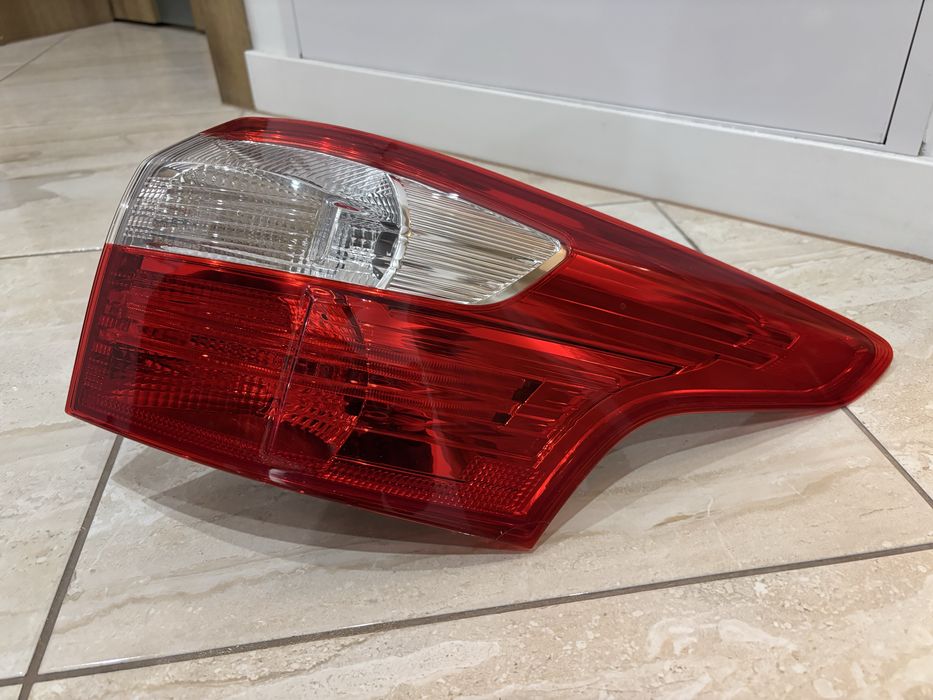 Lampa prawy tył Ford Focus Mk3 Kombi led