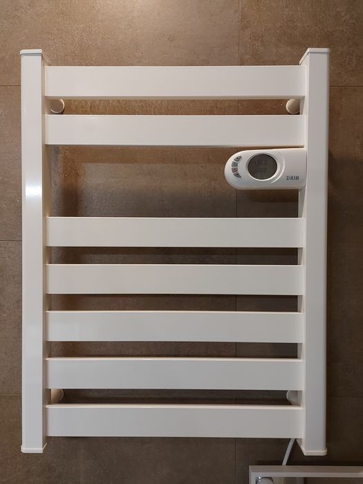 Toalheiro elétrico digital