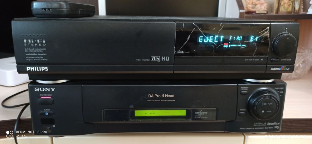 Продам два відеомагнітофони формату VHS