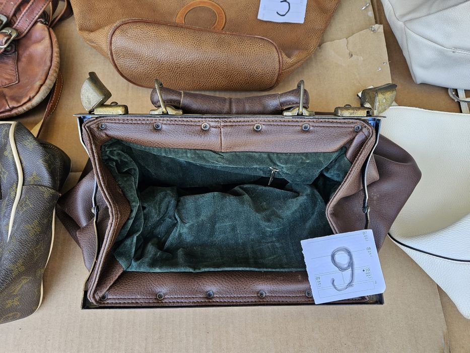 bolsas femininas de vários tamanhos e marcas