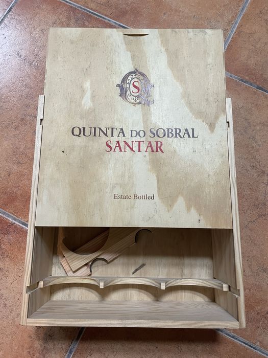 Caixa de madeira vinhos
