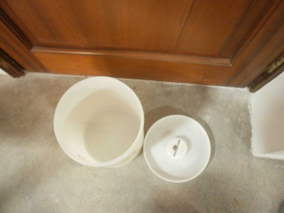 Caixa redonda em plástico