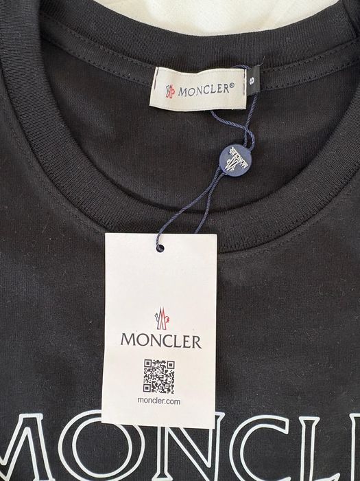 Moncler- T shirt . Nova com etiqueta.