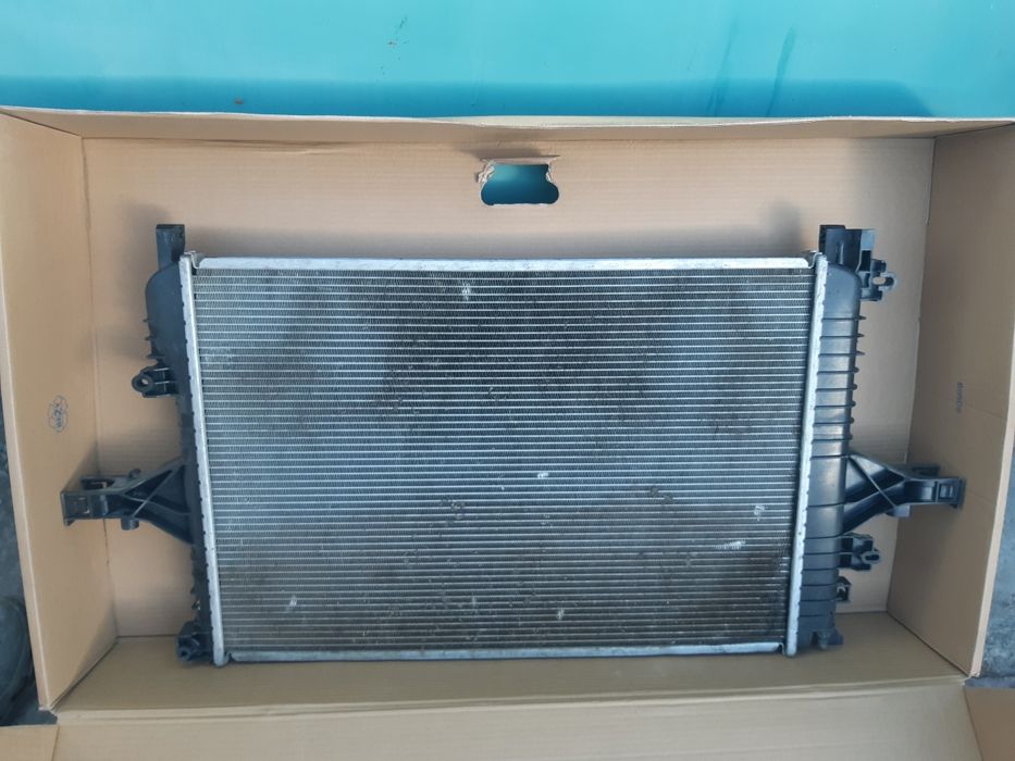 Радиатор на Volvo s60 s80 v70 xc70