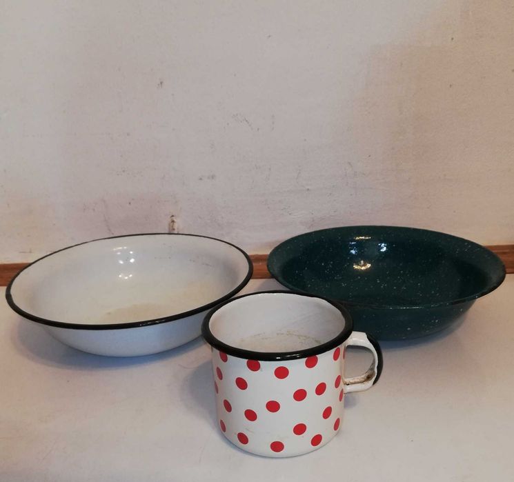Emaliowane metalowe naczynia z epoki PRL - Retro Vintage