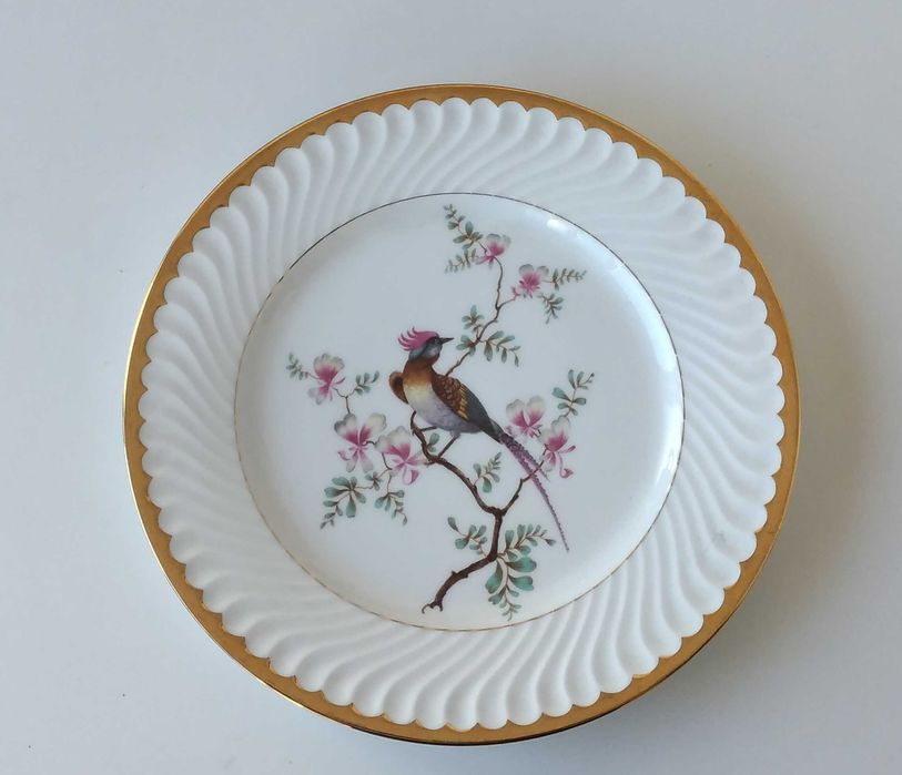 Grande Prato Vista Alegre com bordo frisado em relevo 1947/68, Ave