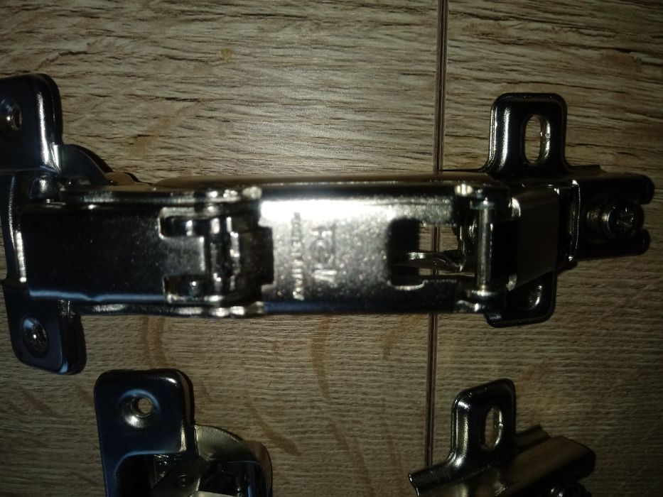 Zawiasy meblowe zestaw