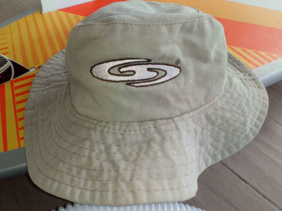 Conjunto júnior de óculos de sol Rayban + Chapéu GD